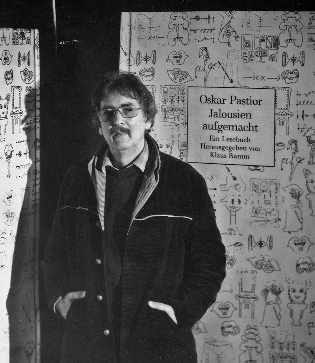 Oskar Pastor, Schriftsteller, im Atelier, analog, Großbild, 1988